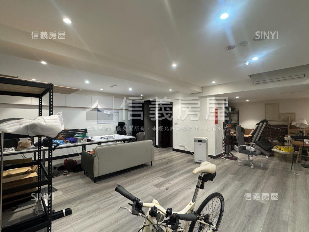 四號公園挑高精品店面房屋室內格局與周邊環境