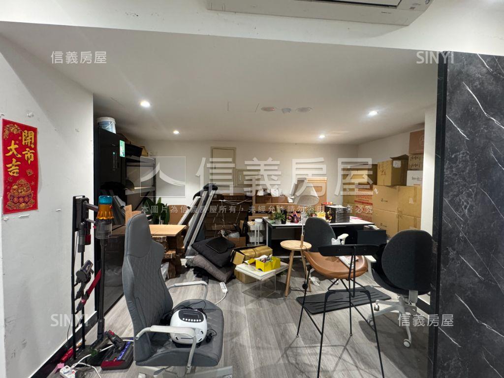 四號公園挑高精品店面房屋室內格局與周邊環境