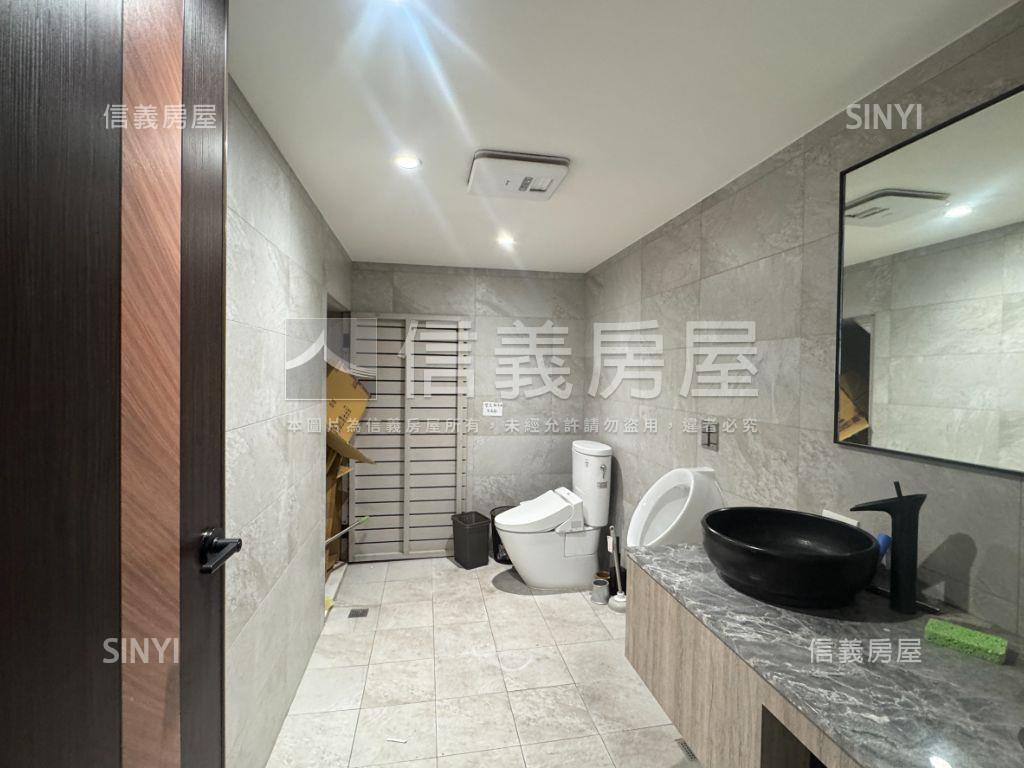 四號公園挑高精品店面房屋室內格局與周邊環境