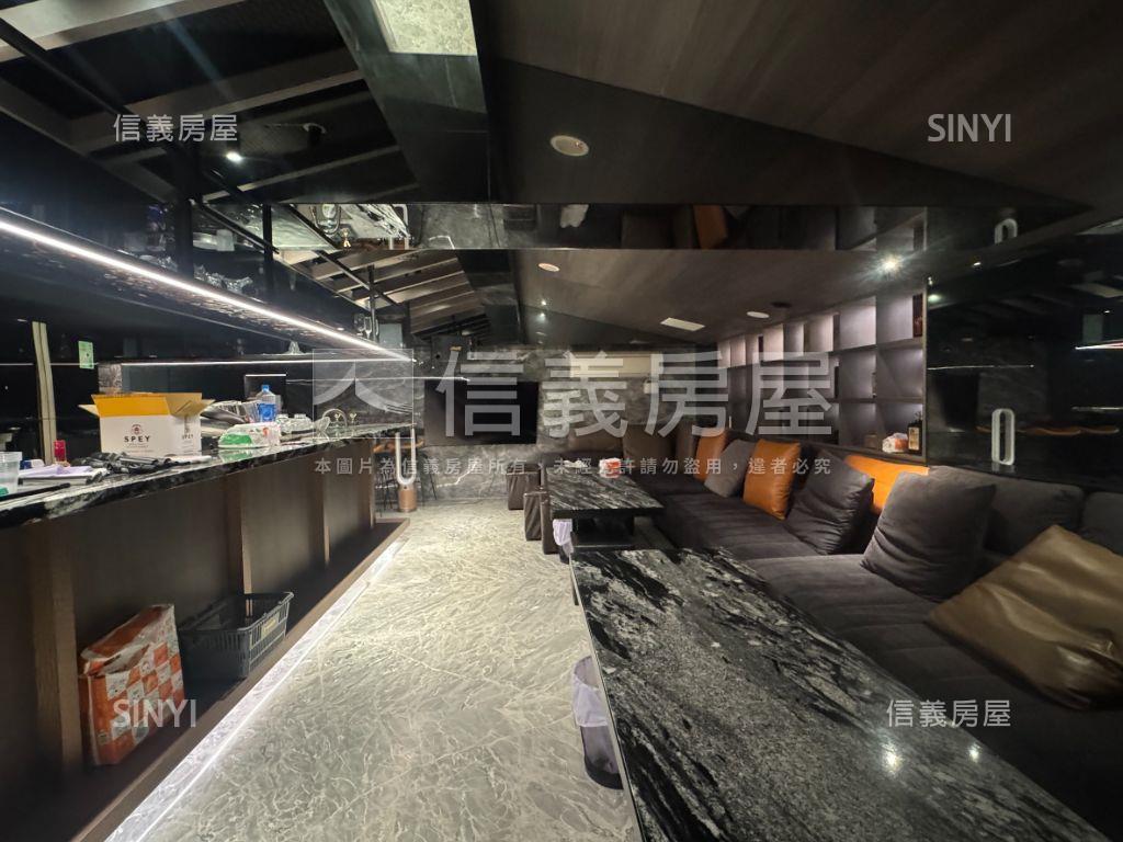 四號公園挑高精品店面房屋室內格局與周邊環境