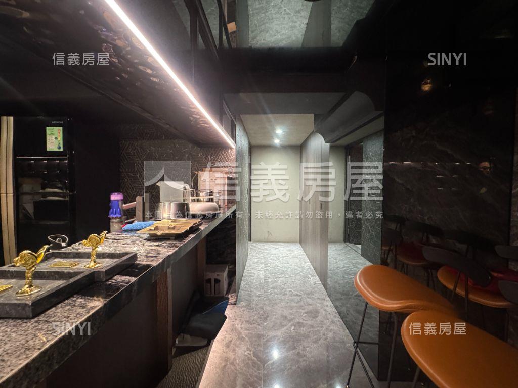 四號公園挑高精品店面房屋室內格局與周邊環境