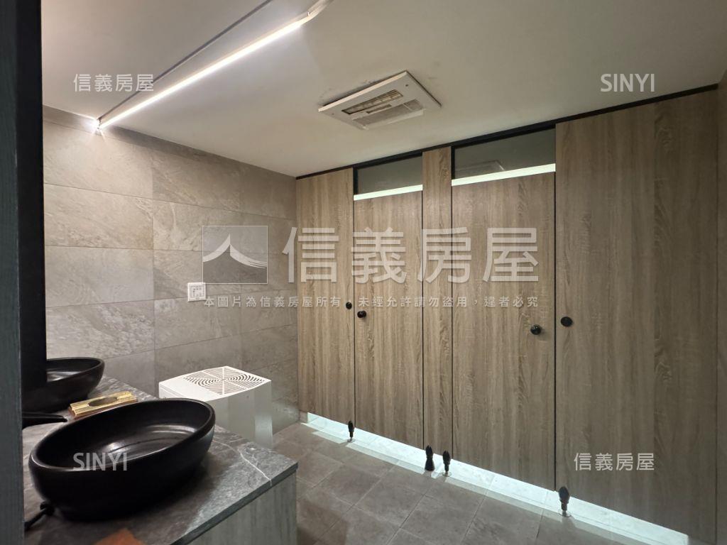 四號公園挑高精品店面房屋室內格局與周邊環境