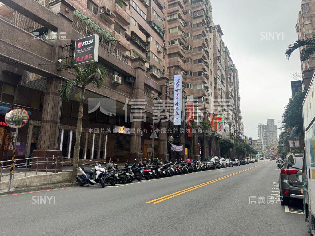 四號公園挑高精品店面房屋室內格局與周邊環境