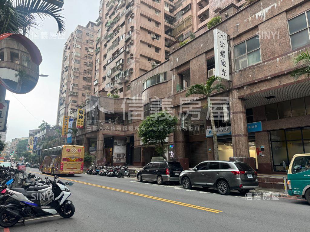 四號公園挑高精品店面房屋室內格局與周邊環境