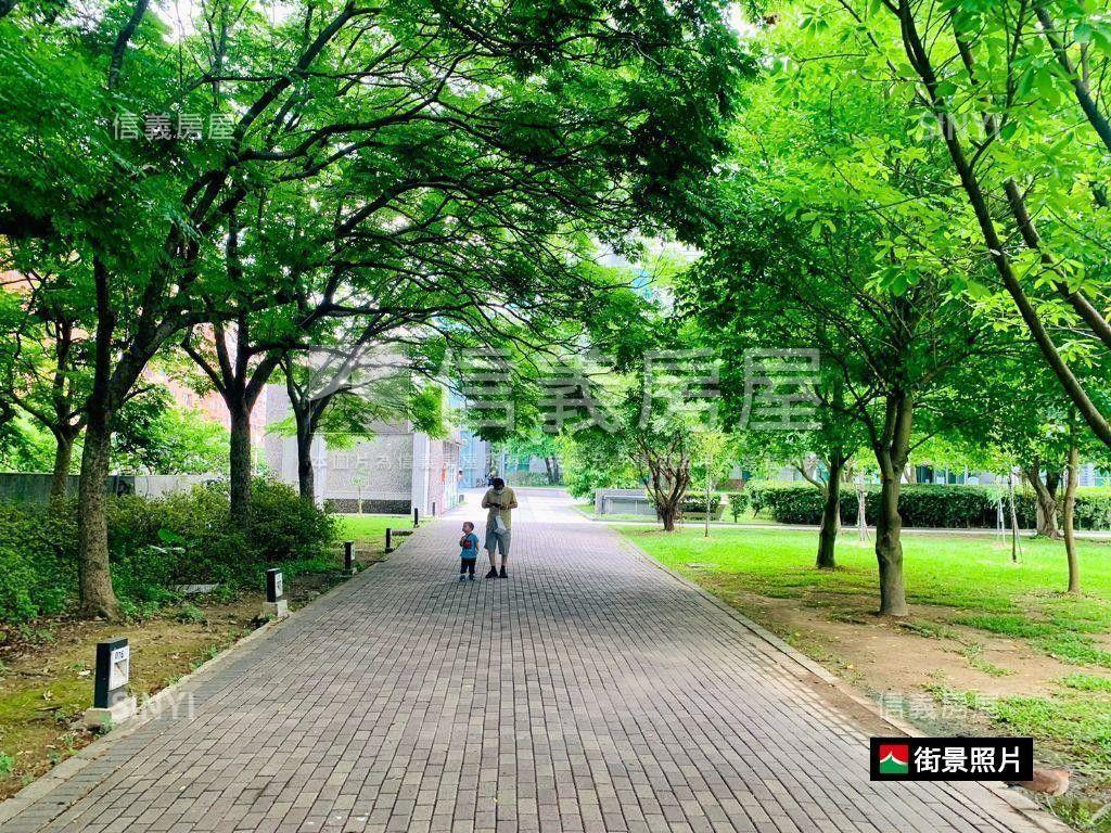 四號公園挑高精品店面房屋室內格局與周邊環境