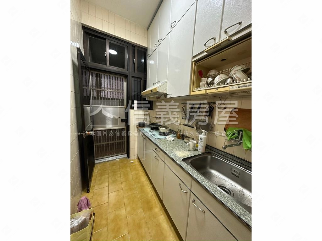 士林站土地加蓋透天房屋室內格局與周邊環境