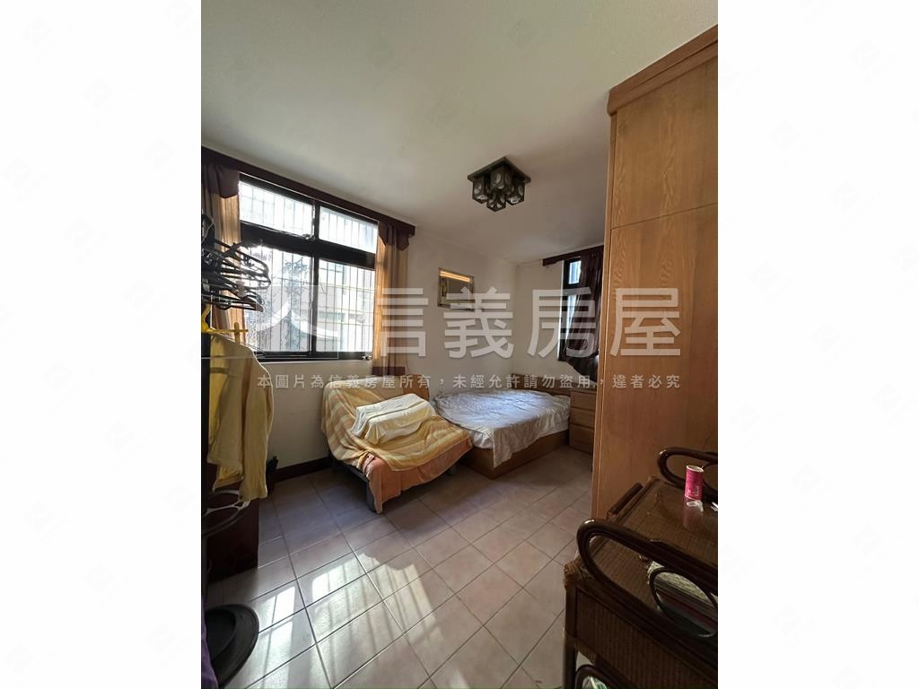 士林站土地加蓋透天房屋室內格局與周邊環境