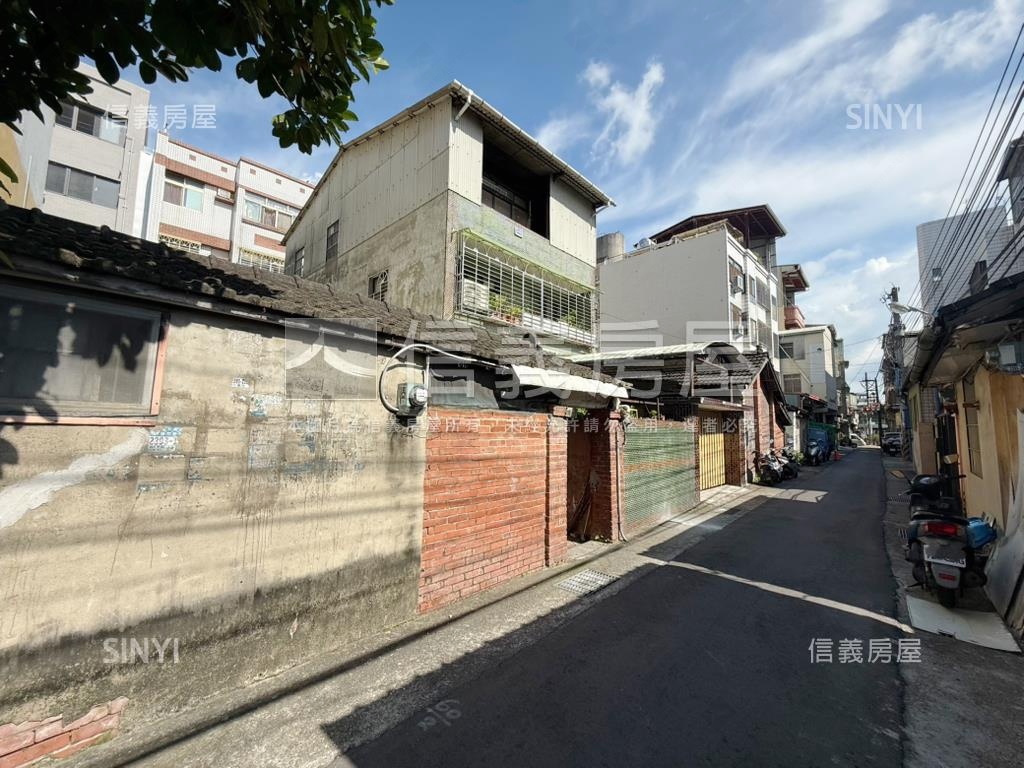 新案前後臨路大地面寬透天房屋室內格局與周邊環境