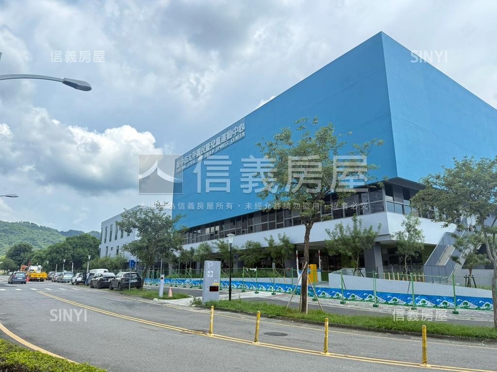新案前後臨路大地面寬透天房屋室內格局與周邊環境