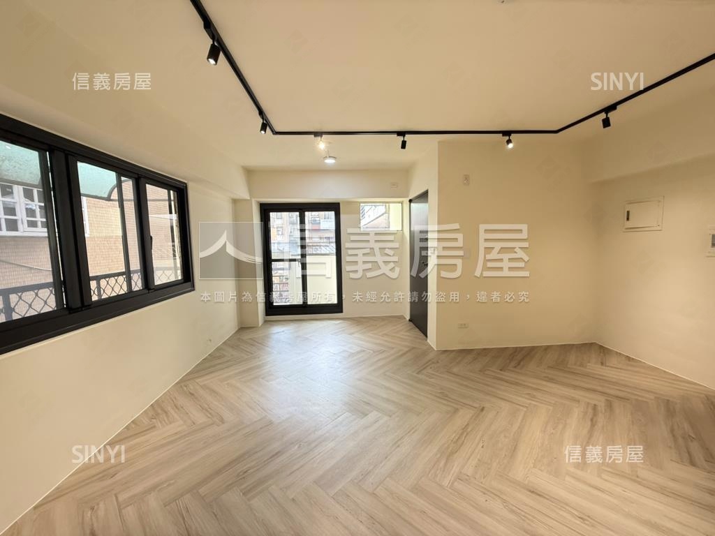 低總價。電梯美美三房房屋室內格局與周邊環境