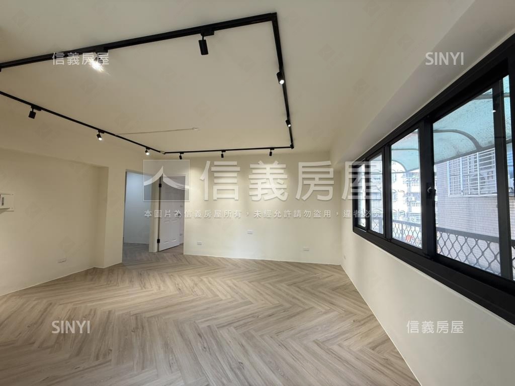 低總價。電梯美美三房房屋室內格局與周邊環境