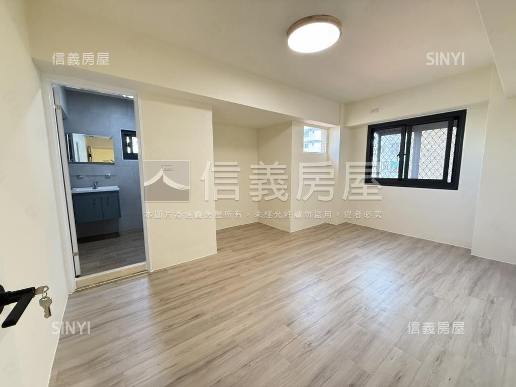 低總價。電梯美美三房房屋室內格局與周邊環境