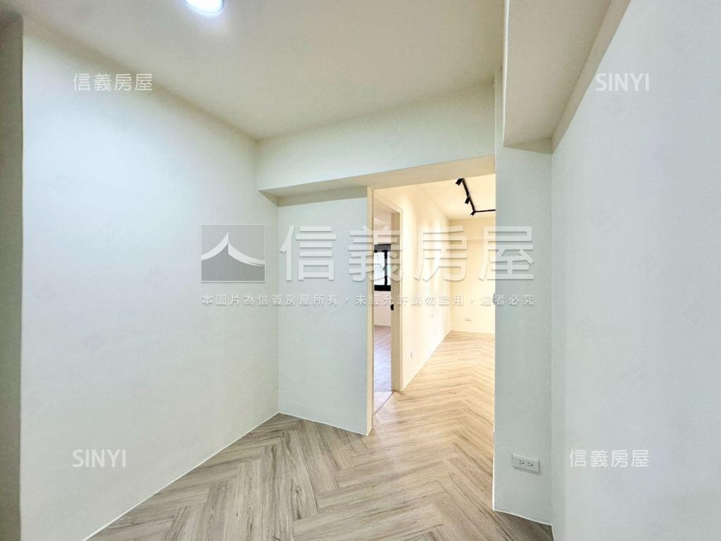 低總價。電梯美美三房房屋室內格局與周邊環境