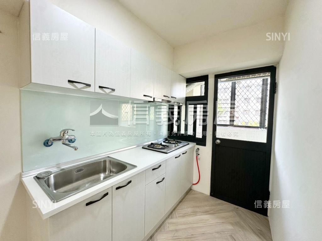 低總價。電梯美美三房房屋室內格局與周邊環境