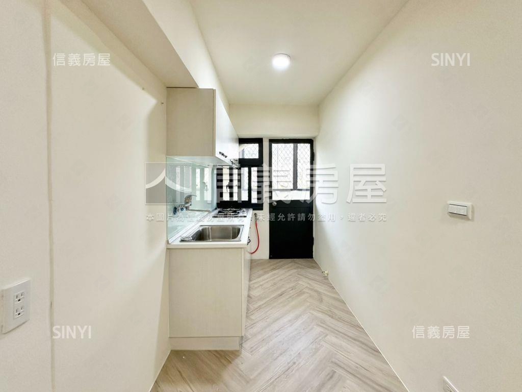 低總價。電梯美美三房房屋室內格局與周邊環境