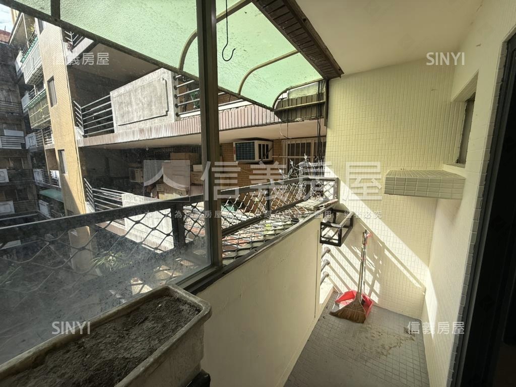 低總價。電梯美美三房房屋室內格局與周邊環境