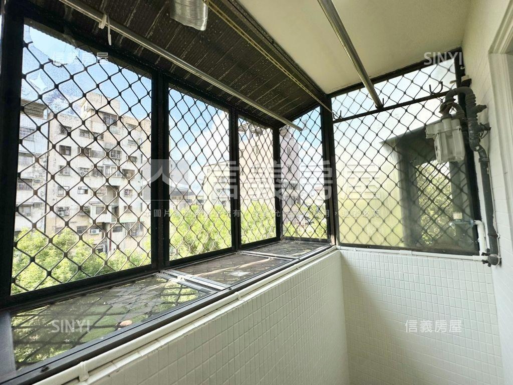 低總價。電梯美美三房房屋室內格局與周邊環境