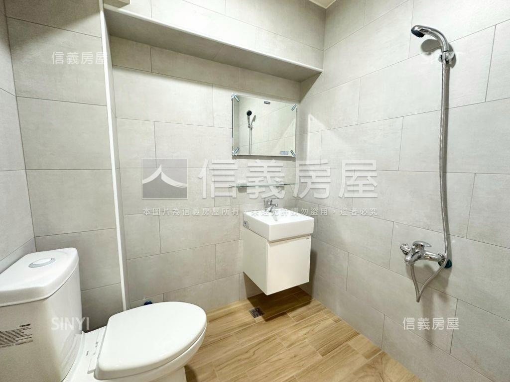 低總價。電梯美美三房房屋室內格局與周邊環境