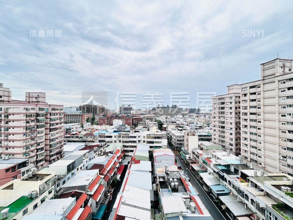 １０年內附精美裝潢＋車位房屋室內格局與周邊環境