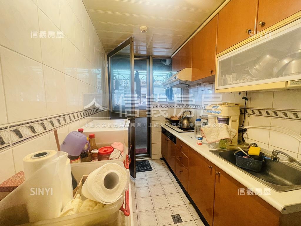 康寧街四房大空間華廈房屋室內格局與周邊環境