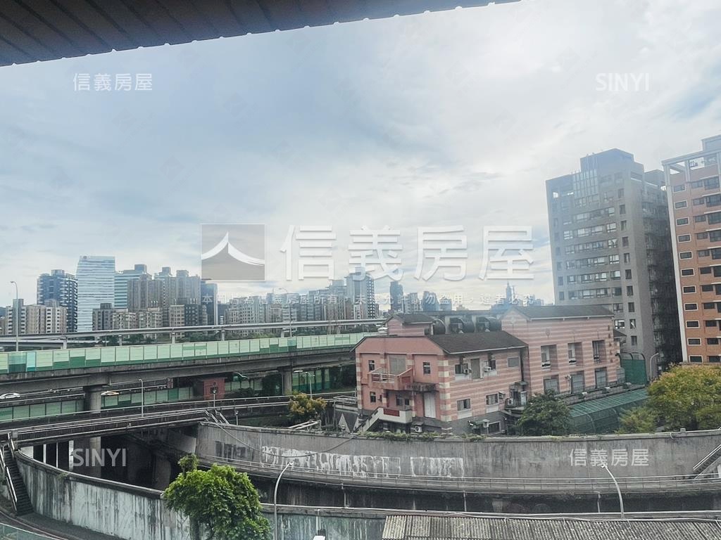 康寧街四房大空間華廈房屋室內格局與周邊環境