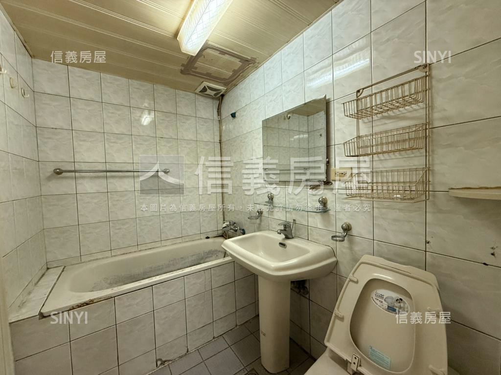 誠意出售佳昌高樓層兩房房屋室內格局與周邊環境