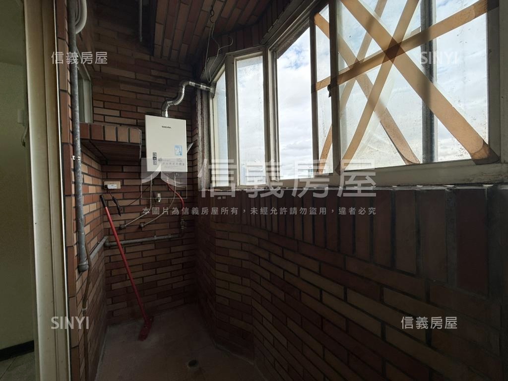 誠意出售佳昌高樓層兩房房屋室內格局與周邊環境