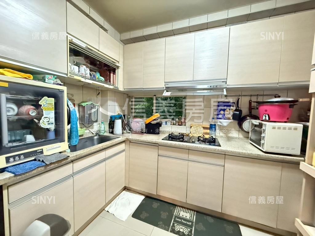 稀有前庭後院新光別墅房屋室內格局與周邊環境