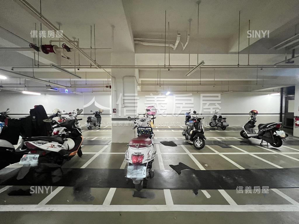 吉松哲園黃金店面附平車房屋室內格局與周邊環境