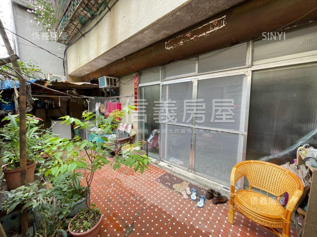 近捷運前庭後院稀有一樓房屋室內格局與周邊環境