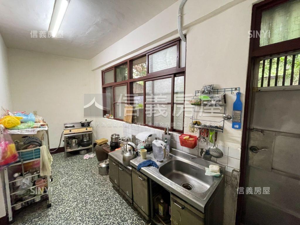 近捷運前庭後院稀有一樓房屋室內格局與周邊環境