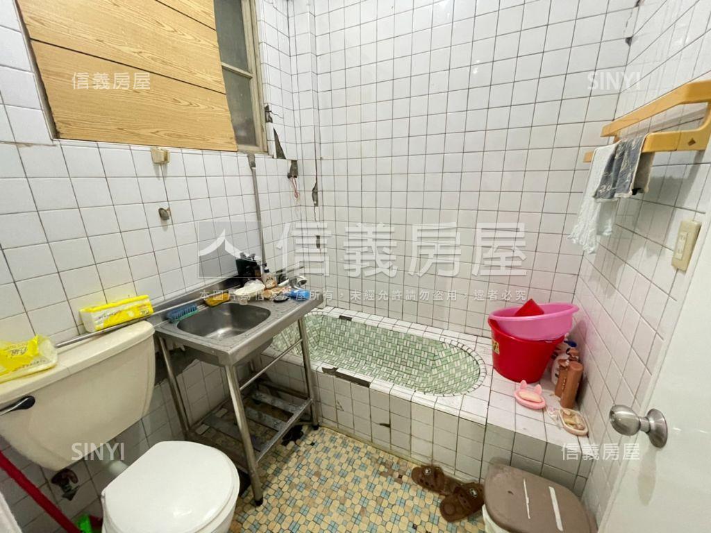 近捷運前庭後院稀有一樓房屋室內格局與周邊環境