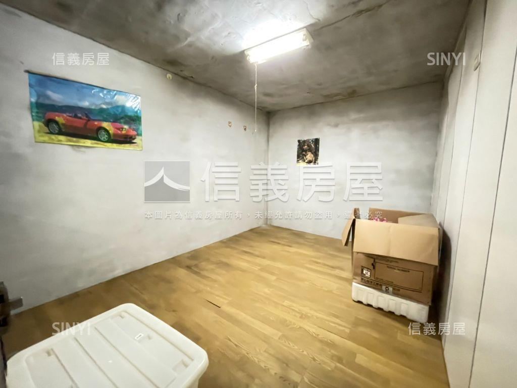 近捷運前庭後院稀有一樓房屋室內格局與周邊環境
