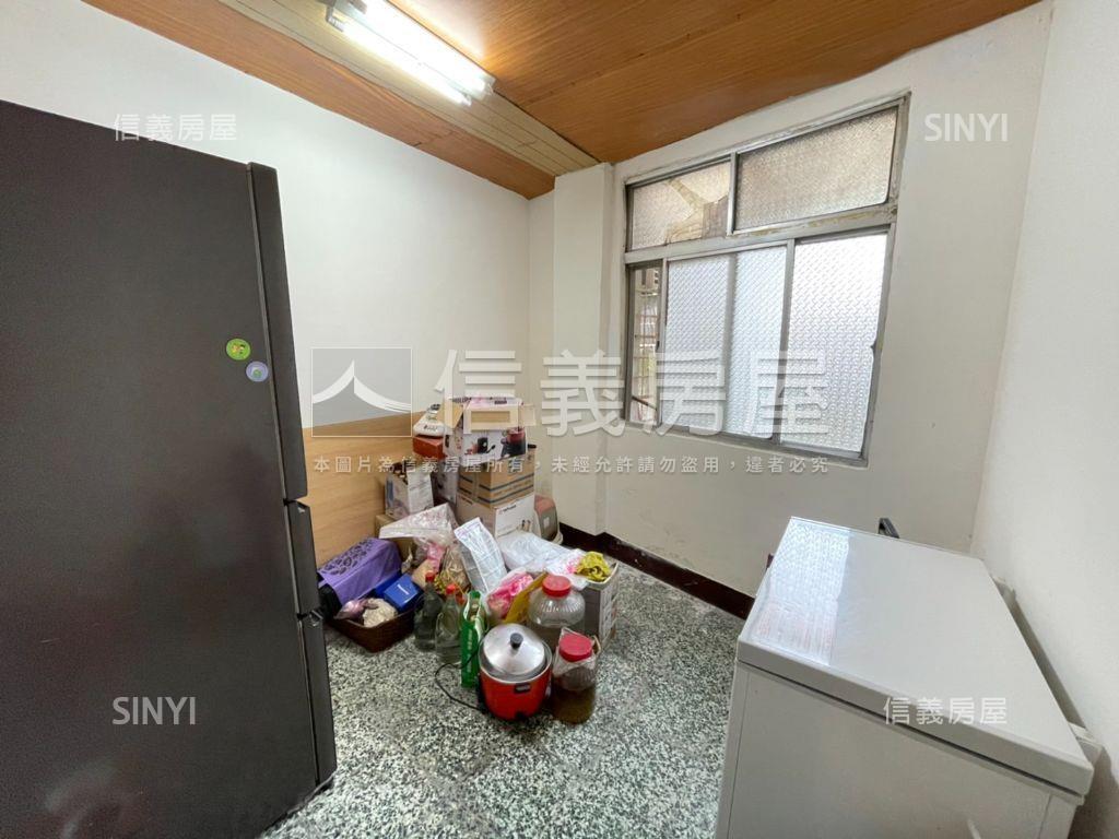 近捷運前庭後院稀有一樓房屋室內格局與周邊環境