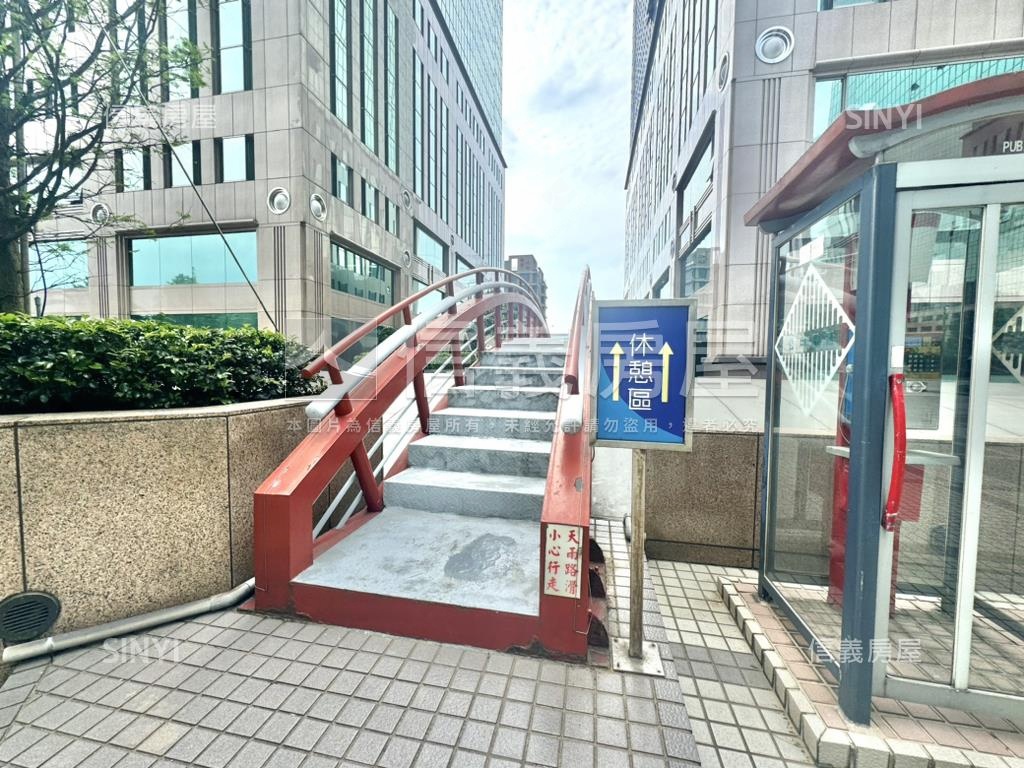 遠東世界中心低總價商辦房屋室內格局與周邊環境