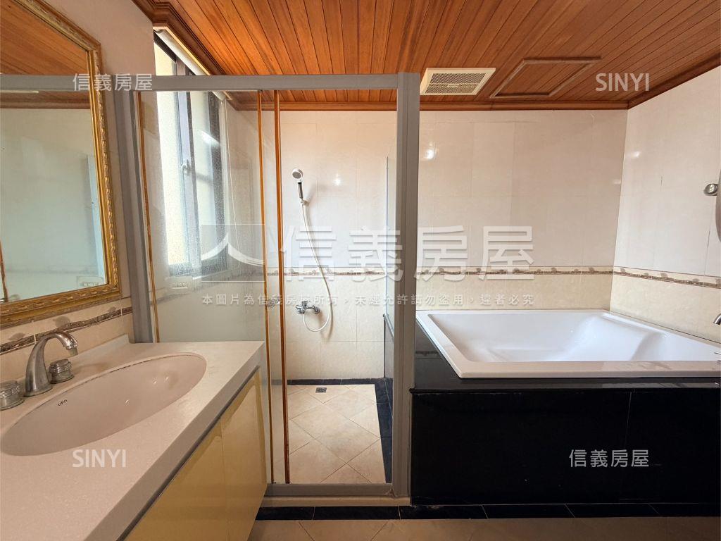 巨蛋河堤商圈邊間雙車別墅房屋室內格局與周邊環境