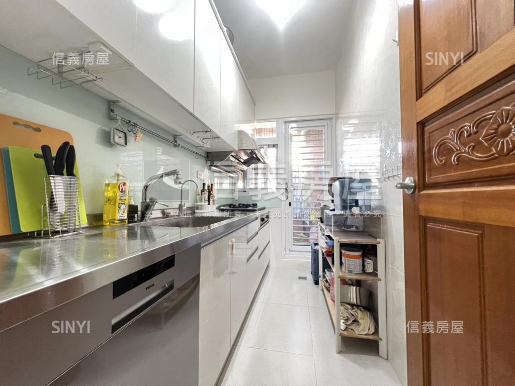 近７４●三房平面車位～讚房屋室內格局與周邊環境