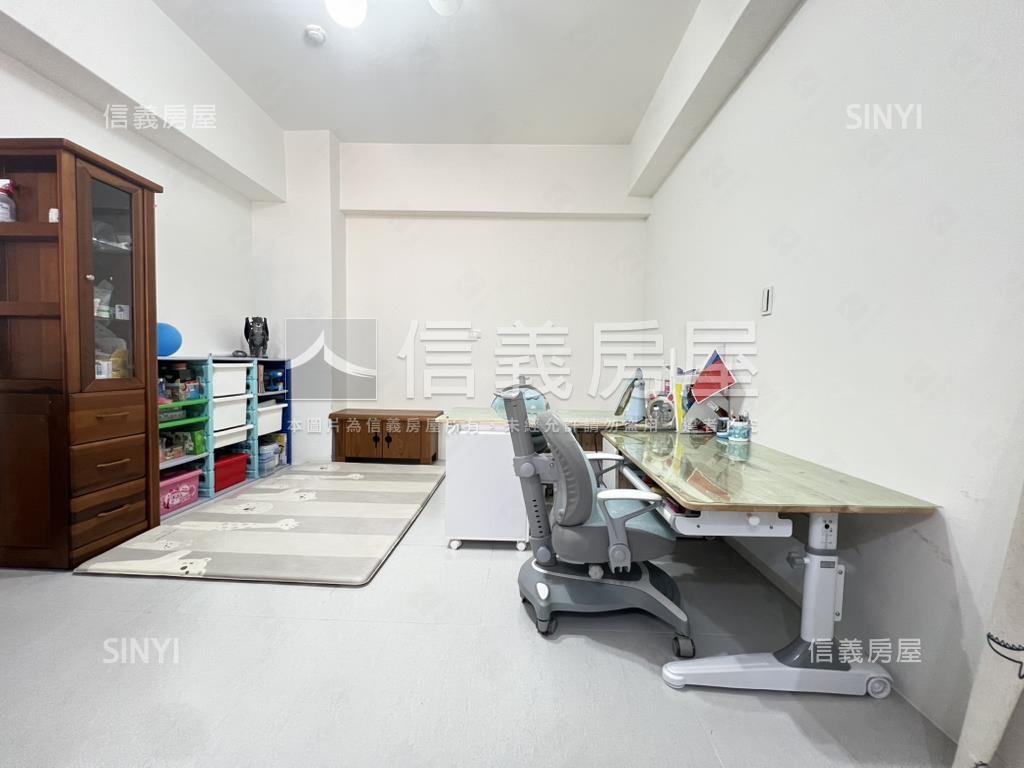 近７４●三房平面車位～讚房屋室內格局與周邊環境