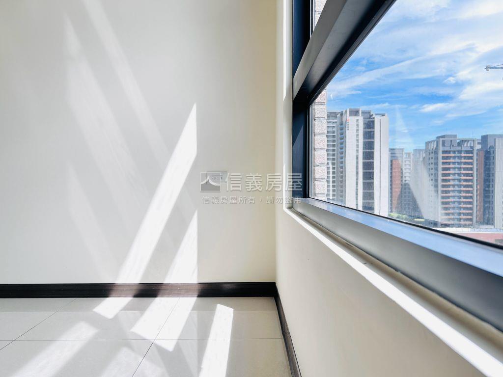 佳麗堡全新未住三房車位房屋室內格局與周邊環境