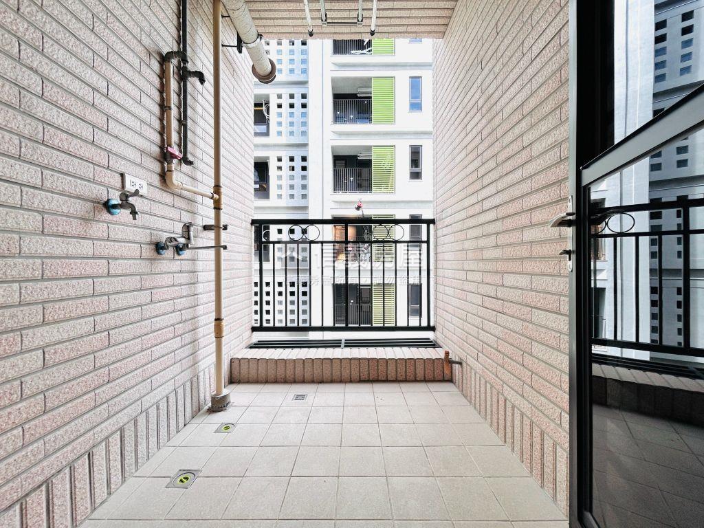 佳麗堡全新未住三房車位房屋室內格局與周邊環境