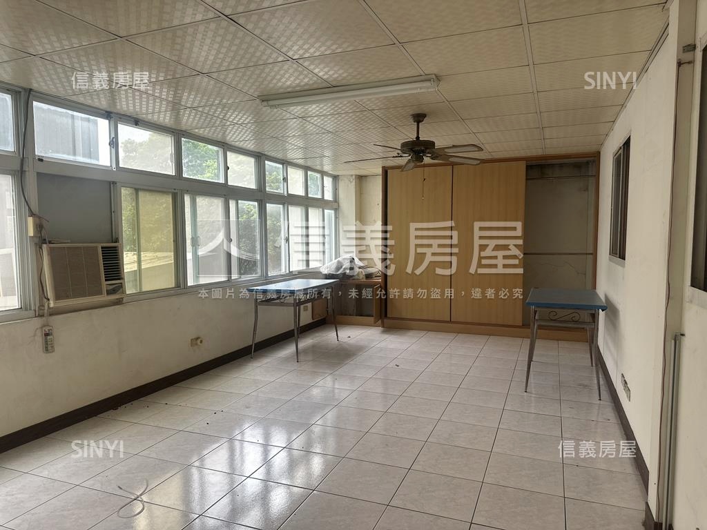 華鳳面寬約十米廠房房屋室內格局與周邊環境