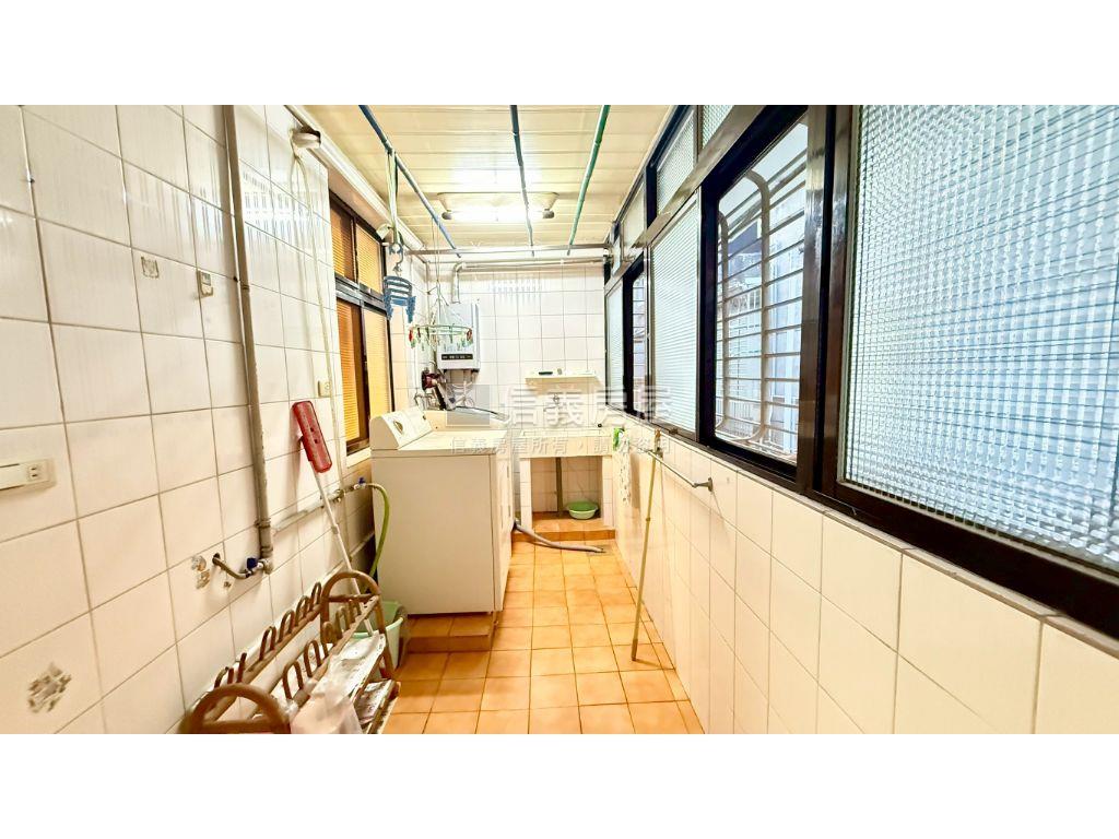 小巨蛋二樓美寓３房附２衛房屋室內格局與周邊環境