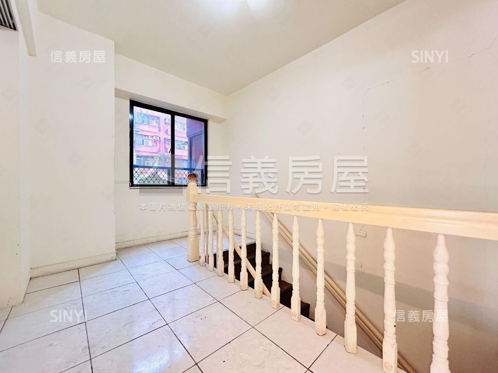 自強路面寬住辦２樓房屋室內格局與周邊環境