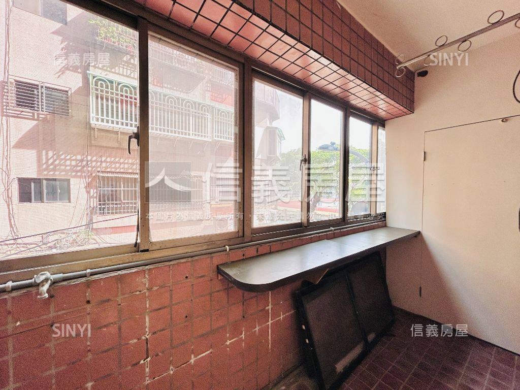 自強路面寬住辦２樓房屋室內格局與周邊環境