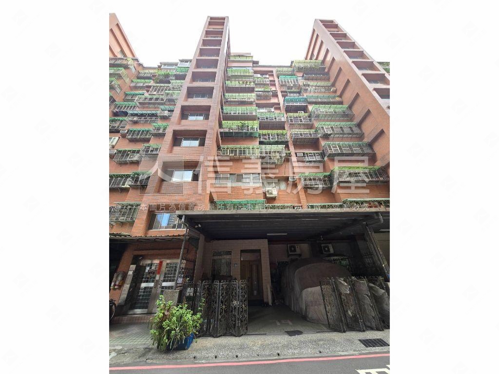 忠孝華廈電梯三房平面車位房屋室內格局與周邊環境