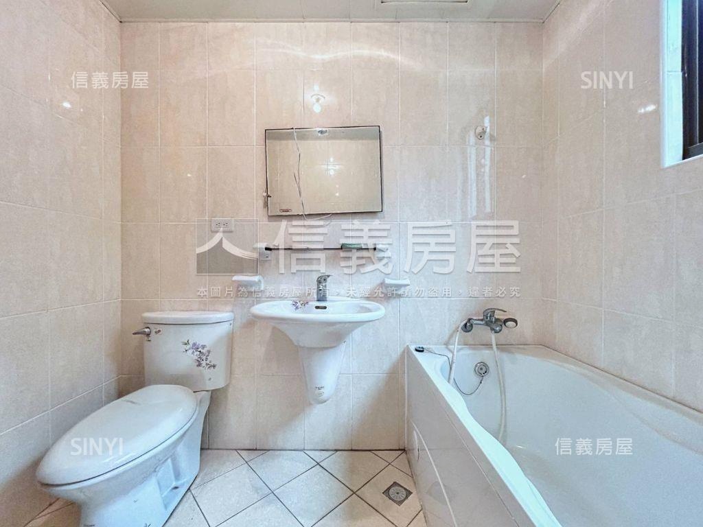 蒙馬特面中庭三房車位房屋室內格局與周邊環境