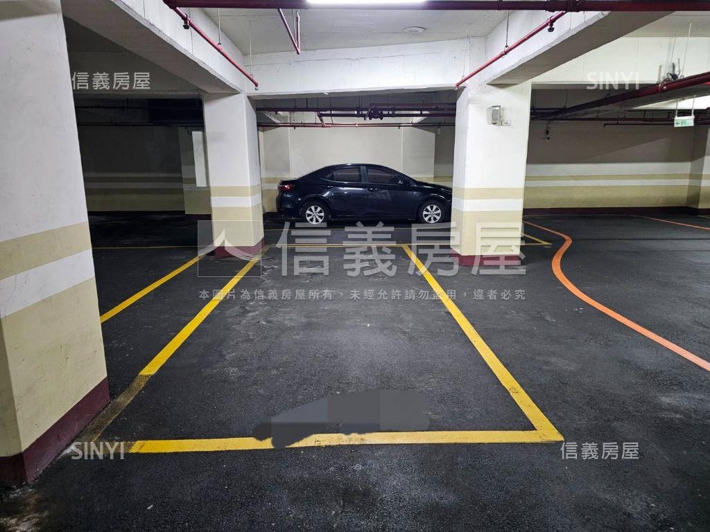 蒙馬特面中庭三房車位房屋室內格局與周邊環境