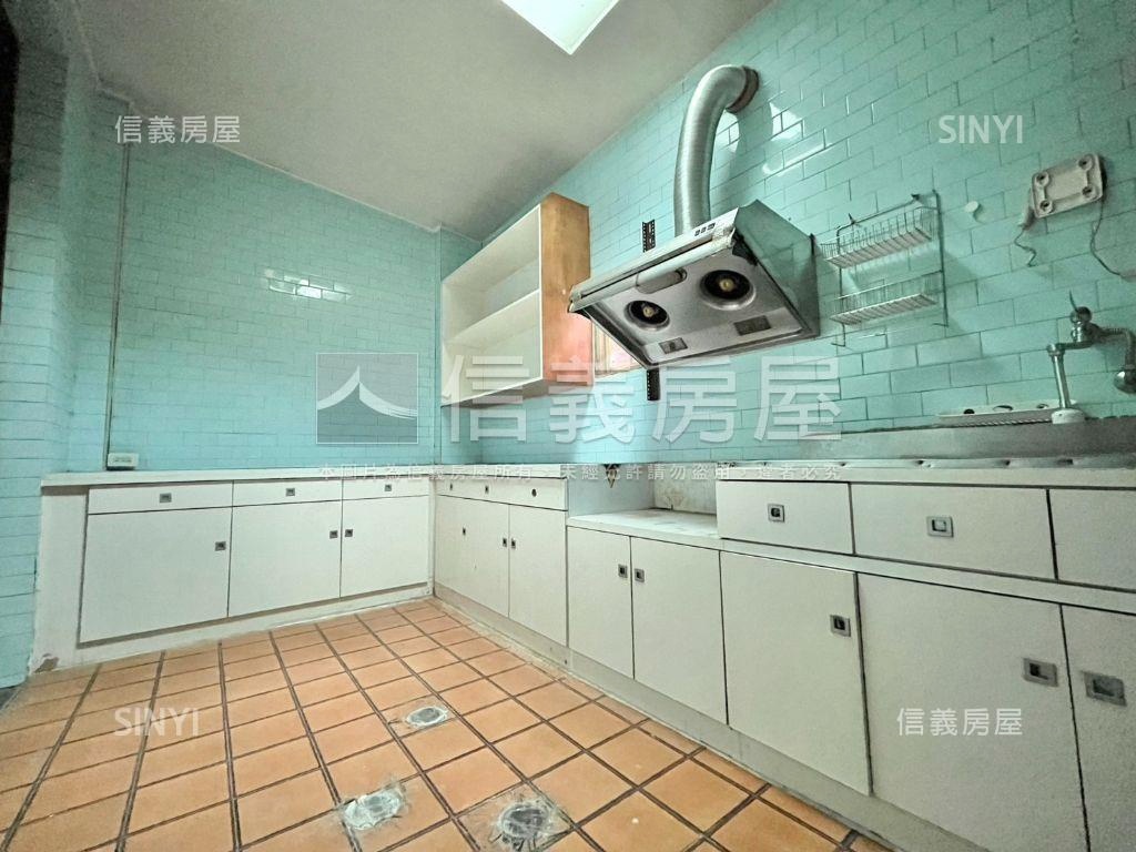 東區｜地約４４坪邊間透天房屋室內格局與周邊環境