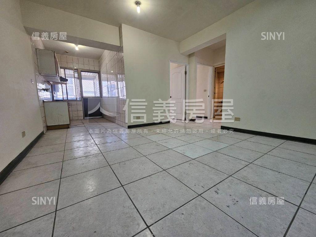 近捷運次頂樓三房誠售房屋室內格局與周邊環境