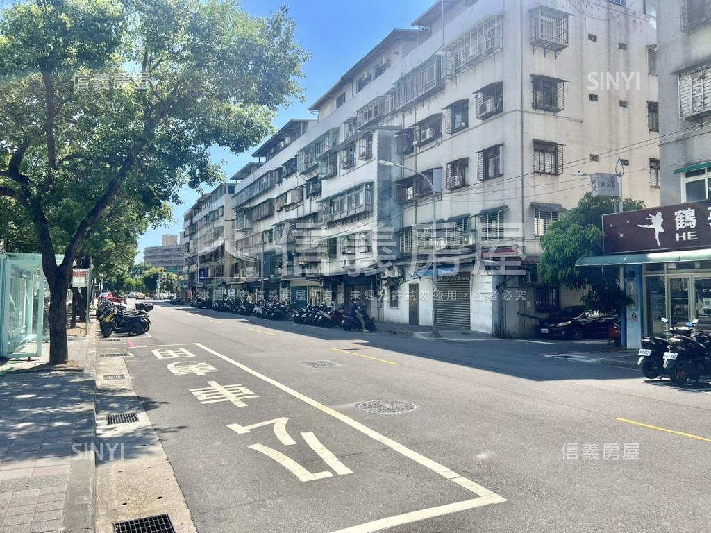 面板橋運動中心黃金店面房屋室內格局與周邊環境